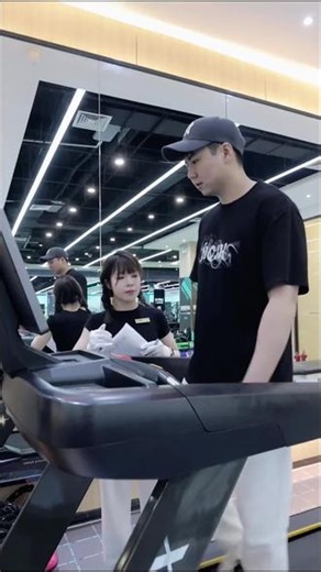 全时健身房放大招啦！299元就能解锁私教一周训练课！专业教练手把手教学，动作到位不受伤，效果立竿见影！谁说撸铁只能靠自己？现在有教练带着练，肌肉知道你今天要当主角！周卡在手，练出马甲线不是梦！这个价格简直是健身界的白月光，让钱包和身材一起美起来！赶紧约上姐妹，今晚就去打卡！