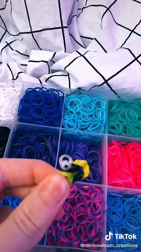 How to Make a Bee Out of Loom Bands: Creative Tutorial