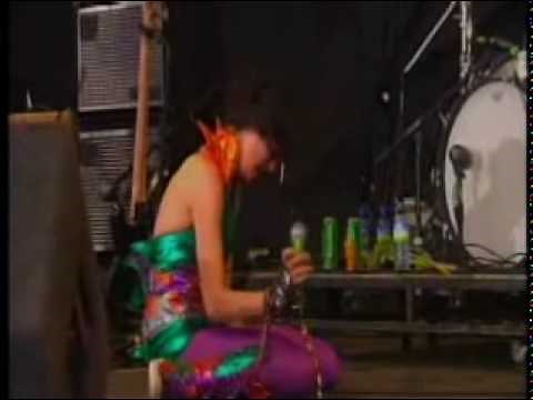 YEAH YEAH YEAHS - Pin, Gold Lion, Maps (Reading Fes 06')