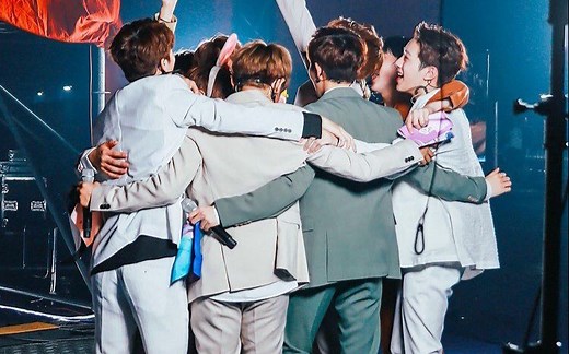 【高清】WannaOne出道200天特辑：出道公演英字全场＋群像混剪