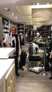 34K views · 233 reactions | Marga maakt er vandaag weer een feestje van! Ze laat de mooiste combinaties zien, heel veel kijkplezier Alle items sturen we kosteloos naar u op! Ook kunt u de bestelde items bij ons pick-up point in de winkel ophalen Wilt u wat bestellen? -Stuur ons een berichtje op Facebook -Bel naar de winkel: 035-6981616 -Bel of app naar Brunette: 06-51534973 | Pulls Bussum | Facebook