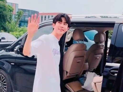 2025.12.31.Day112. 2025倒计时一. 你和粉丝说的最多的就是：小心～谢谢～辛苦了～跨过时间海，我带你到2026～