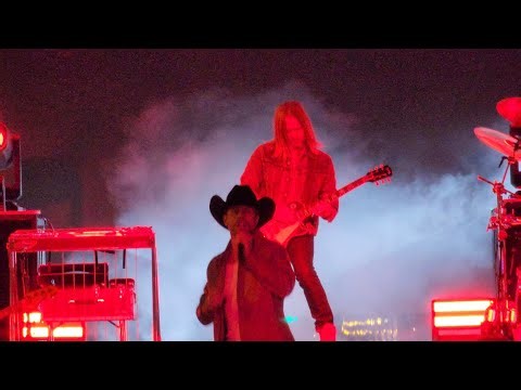 Seein' Red by Dustin Lynch - Live in Nashville at CMA Awards street party on Broadway