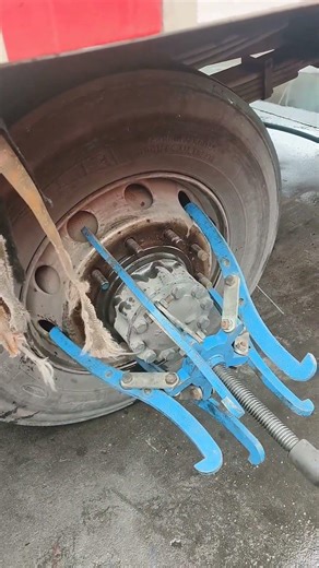 Heavy Tire Disassembly: Full of Power#Automobile #Truck #Tire #Maintenance #Technology#shorts