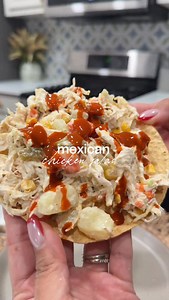 Mexican chicken salad 🐥 3 chicken breasts 1/2 cup sour cream or crema mexicana 1/3 cup mayo 1/4 cup juice from chiles en vinagre salt, black pepper and lemon pepper to taste add in carrots, potato, chayote, diced chiles en vinagre, peas and corn #chickensalad #mexicanfood #comidacasera #recetas #easyrecipes | Gen Carranza