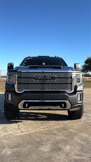 Explore the 2020 GMC Sierra 2500HD Denali 4x4