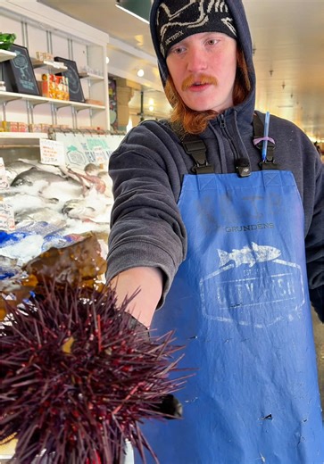 Seattle game days hit different when you shop Pike Place Market #pikeplacemarket #fishtok #seafood #seafoodlover