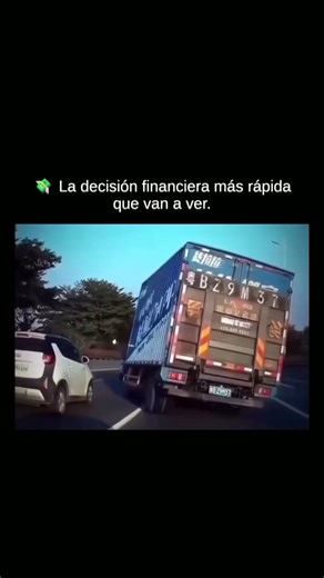 miró por su cartera