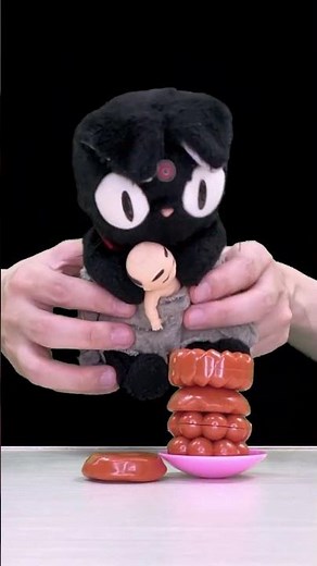 Keke Tries to Stack Donuts on an Unstable Plate… But Adds Something Crazy at the End!? 🍩💥😹