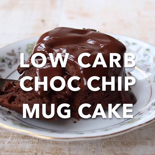 Satisfy your chocolate cravings with this easy chocolate chip mug cake! It's keto and gluten free :) Recipe here >>> https://sugarfreelondoner.com/keto-chocolate-chip-mug-cake/ | Sugar Free Londoner - Low Carb Recipes