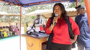 Chers amis, Pour vous, voici les temps forts de ma visite au Lycée Ahmadou Ndack Seck de Thiès. Encore merci au Proviseur M. Ngouda Thiam pour son invitation. Un monsieur formidable que ses élèves ne veulent pas voir aller à la retraite! Je partage avec vous des extraits de mon échange avec les élèves, qui m'ont obligée à m'exprimer en anglais ☺️Bon weekend mes chers amis et disons encore une fois bravo à tous nos élèves. Souhaitons leur bonne chance pour la suite ! | Amy Sarr Fall