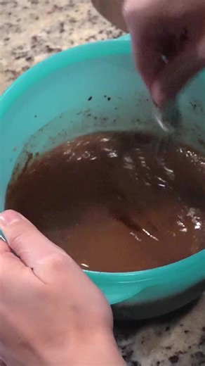 👻🪦 Dig into something deliciously spooky this Halloween with Graveyard Pudding! 🍫🕷️ Layers of creamy pudding, crushed Oreo “dirt,” wiggly gummy worms, and candy eyeballs make this treat frightfully fun and easy to make. No tricks—just treats! https://www.kens5.com/article/life/food/darcy-dishes-halloween-recipes-2025-spooky-treats-food/273-2231f4da-d529-49db-a62c-35fff32eb5cb?tag1=kensshare | KENS 5 & Kens5.com