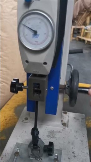 Tensile test of MC4 connector