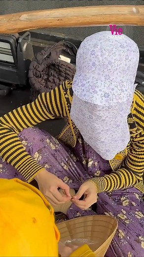 Không ai biết là đang hóa trang luôn á kkkk #EmXinhSayHi #VieON #VieChannel #BTSConcert | The Masked Singer Vietnam Ca Sĩ Mặt Nạ Vie Channel