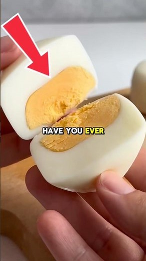 This is how restaurants make perfectly square eggs… and it’s way easier than you think. 🥚⬜
