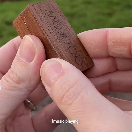 Leslie Stroz Art’s lil painting is really healing my soul rn 😇 → yt.be/rshRK | YouTube