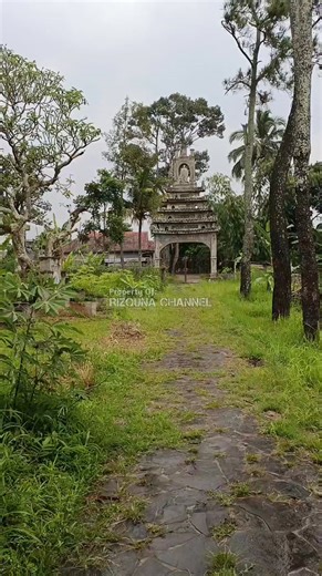 Rizquna_Channel on Instagram: "#kuburanmewah"