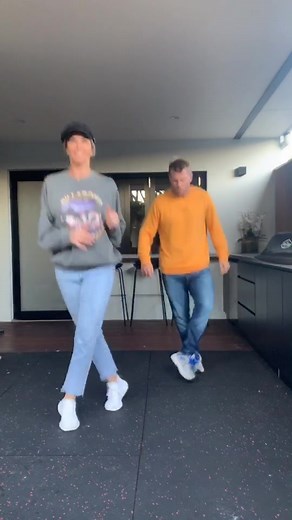 Sunday afternoon dance lesson with @davidwarner31. #dance #husbandwife #edutok #prabhudeva #slwomo #duetit