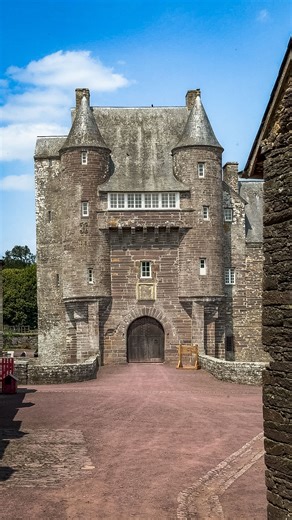 Nico on Instagram: "Château de Trécesson 🏰 👻 Bretagne mystérieuse ✨ @odyssey_of_nico #chateau #castle #bretagne #breizh #chateaudetrecesson"