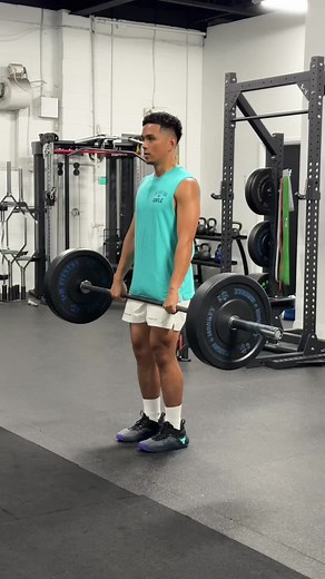 How to perform a Hang Power Clean to build explosive power and strength. This type of strength work will help you Jump higher and sprint faster #explosivetraining #lowerbodyworkout #olympiclifts #athletetraining