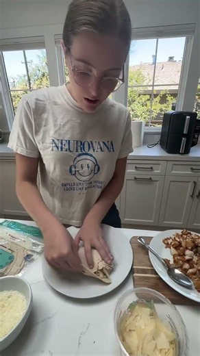 👩🏼‍🍳 Autism & Learning to Cook: Chicken Caesar Wraps This was one of the first recipes I wanted