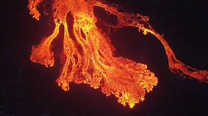 4.4K views · 99 reactions | Une éruption volcanique a commencé mercredi 3 août près de Reykjavik, la capitale de l'Islande, dans une fissure qui crachait une lave fumante à proximité du site du Mont Fagradalsfjall, où un volcan était déjà entré en éruption en 2021. | Agence France-Presse | Facebook