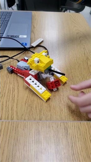 This LEGO Lion actually ROARS! 🦁