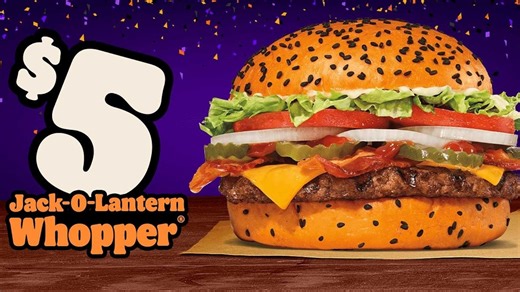 How to make an easy Halloween bark with crackers and candy