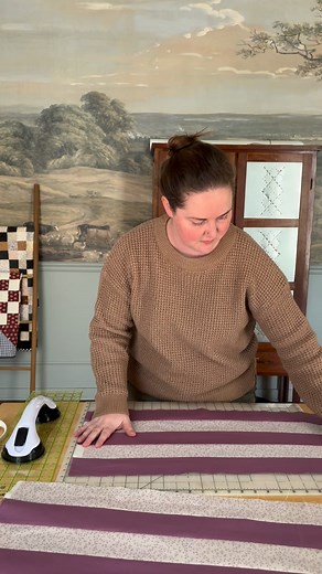 Listen, I get it, there is a time and a place for complex and intricate quilts….but sometimes, you just need a pattern that is quick, fun and easy to whip up. Whether you’re running behind on Christmas projects, or you just need a two-toned palate cleanser, #sugarpiedoublebubble is a great option. . Link in bio or comment below and I’ll send you a link! . . Disclaimer, everyone sews at different speeds and it is totally okay if this takes you longer than 5 hours. Sew at a speed that makes you ha