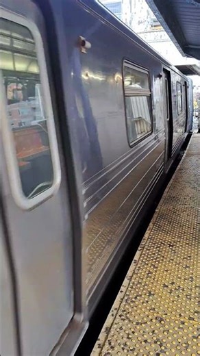 Manhattan Bound R68 B train leaving Brighton Beach