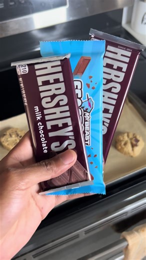 Delicious Chocolate Bar Cookies Recipe