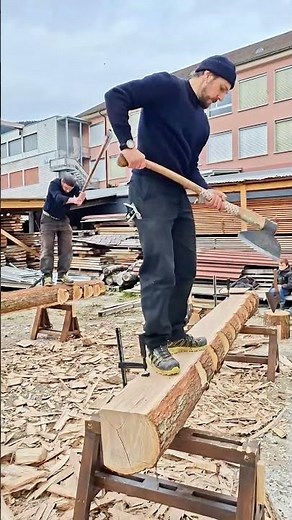 Hand Hewing a Log into a Perfect Beam 🔨
