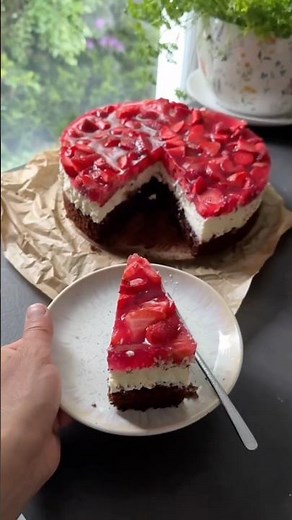 This creamy strawberry cake will wow everyone 🍓🥰