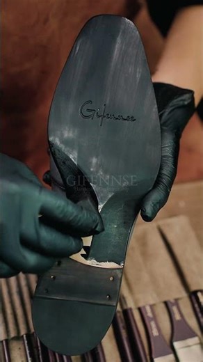 The transformation of the Blue Suture Loafer: the coloring process#shoes #leathershoes #fashion Z