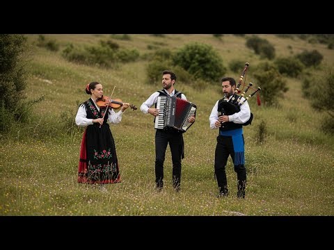 山の草原の夜明け | 写真ヴァイオリンとドラムによるガリシアの古代の音
