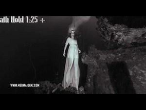 Breath Hold during Underwater Fashion Shoot