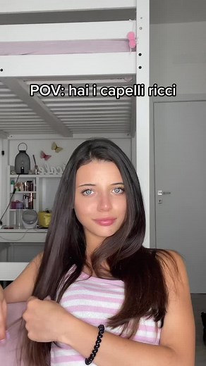 👩🏻‍🦱 vs 👩🏻