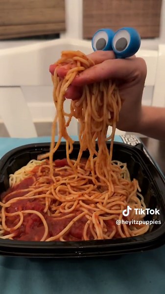 POV: PUPPIES EATS | puppy eating