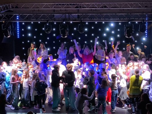 St Andrew's, Berkshire on Instagram: "Our pupils and audience were treated to a brilliant surprise during the St Andrew's Talent Show as our teachers burst into a flash mob dance. Our Head of Modern Foreign Languages, Phil Bates, stepped onto the stage first with his signature jumper, hoping his colleagues would join him. They did not disappoint; thank you to them all for their energy and for being such good sports 🤩💃 #standrewsprep #standrewsschool #standrewsbeyourbestself #standrewsdaretothi