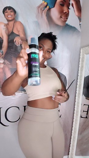 Having my own hair care day is essential. As hairdressers how often do you take the time to properly carve out time to nurture your own hair? For me I’m a product of my own product! I absolutely love my foam wrap lotion and it’s Gods gift to my pixie cut! When it comes to molding and styling my hair with no heat my products are unmatched! KTMS foam lotion is fast drying and non flaking and adds a natural luster to the hair! Have you tried it! Link in bio for the foam and comb! . . . . . . #short