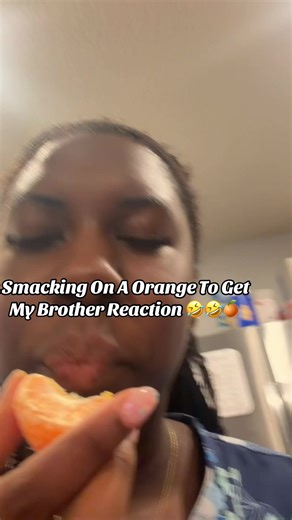 Smacking on oranges 😭 #orange #funny #viral #xyzbcafypシ゚ #fypシ゚viral @john.cappx1k