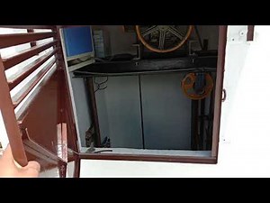 Manual lift machine room less