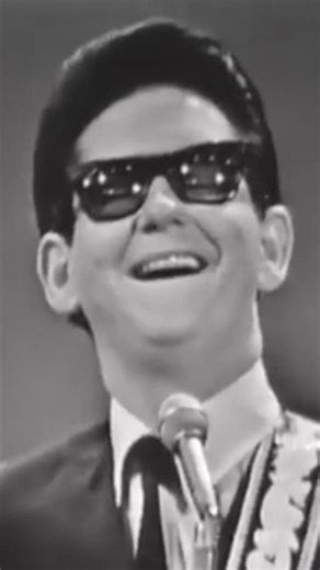 Roy Orbison "Oh, Pretty Woman" ✨ Live on The Ed Sullivan Show, October 11, 1964 #shorts