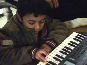 DO A DEER A FEMALE DEER - keyboard with notes & lyrics- BEAUTIFUL COVER BY CUTE KID - SOUND OF MUSIC