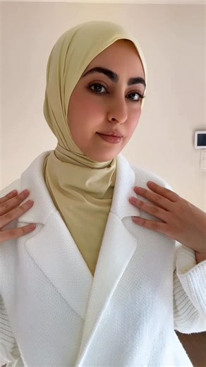 Hijab by F on Instagram: "Tutorial hijab instant avec un hijab normal 💝💝💝 #hijabtutorial #hijabfashion #hijab #hijabstyle #scarf #scarfstyles #scarftutorial #shawl #hijabbyf #hijabinstan#shawltutorial #shawls #hijebstyle #headscarf #hijabchic #hijabcollection #hijabitiktok #jerseyhijab #fyp #hijabbyf #tutorialhijab #belgium#netherlands#france#espagne"