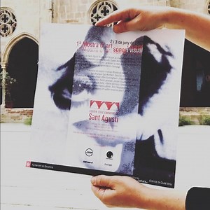 Avui inauguraríem la XII edició de la Mostra Sonora i Visual, un projecte que va néixer l'any 2000. 20 anys d'experiències compartides en els camins de la creació contemporània, des dels videojocs a l'electroacústica, de l'acadèmia al club, dels sons d'arrel fins als algoritmes. . Per viure la dotzena edició d'aquest projecte, haurem d'esperar fins al juny del 2021. Fins aquell moment, anirem compartint records sonors i visuals d'aquestes dues dècades. . A la imatge les gràfiques de l