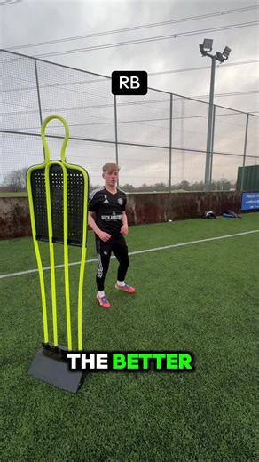 First touch & passing into midfield ⚽️➕ #playersplus #foryou #fyp #football