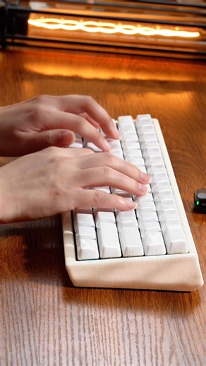 The PEAK60 ceramic bottom case — the first chapter of your all-ceramic story. Experience the smooth surface and clean lines that form its foundation. Elevate it with our ceramic keycaps to achieve a perfectly unified vision, where every element speaks in one material. | Cerakey