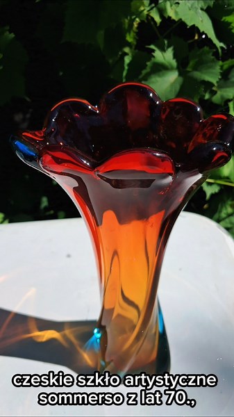 Czeskie szkło artystyczne sommerso wazon