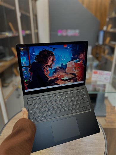 ‎ROCDZ | سيفي وليد | Pc Laptop‎ on Instagram: "𝗥𝗢𝗖𝗗𝗭 met en vente Microsoft surface laptop 3 ( Ref : V13-100) 💠 Processeur : Intel Core i5-1035G7 Min: 1.2GHz/ Max: 3.7Ghz ( 8 CPUs) Coeurs 4/ Threads 8 💠 RAM : 8GB DDR4 Vitesse :3733MHZ 💠 SSD : 256GB NVME 💠 clavier Qwerty lumineux + Face ID 💠 Carte Graphique : Intel Iris Xe Graphics 💠 Système d’exploitation : Windows 11 💠 poids :1.2kg 💠 État :9.